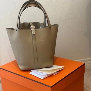 HERMES  Picotin Lock 22 trench taurillon Clemence